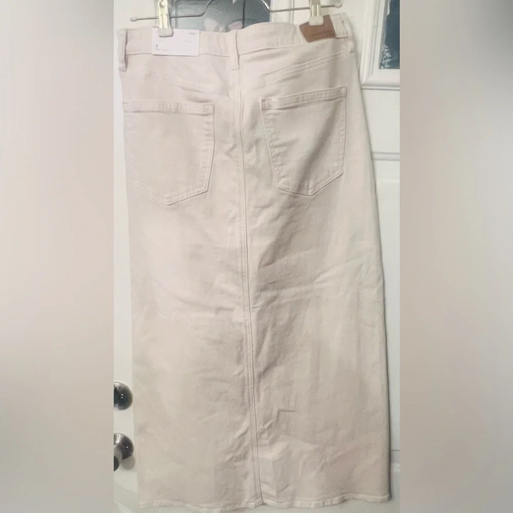 American Eagle Skirt with Front Slit - Picture 4 of 5